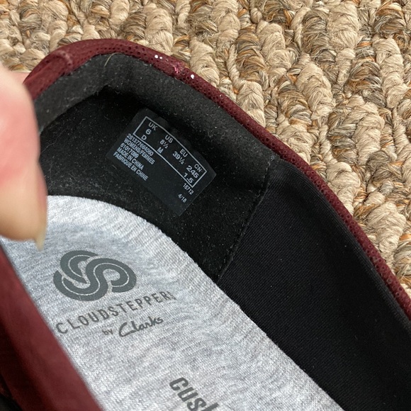 Clarks Cloudsteppers Burgundy Wine Penny Loafers Size 8.5 - Picture 7 of 8